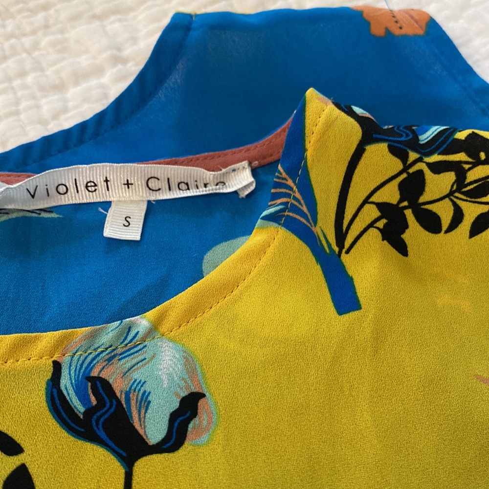 Split Color Floral Top - Picture 5 of 5